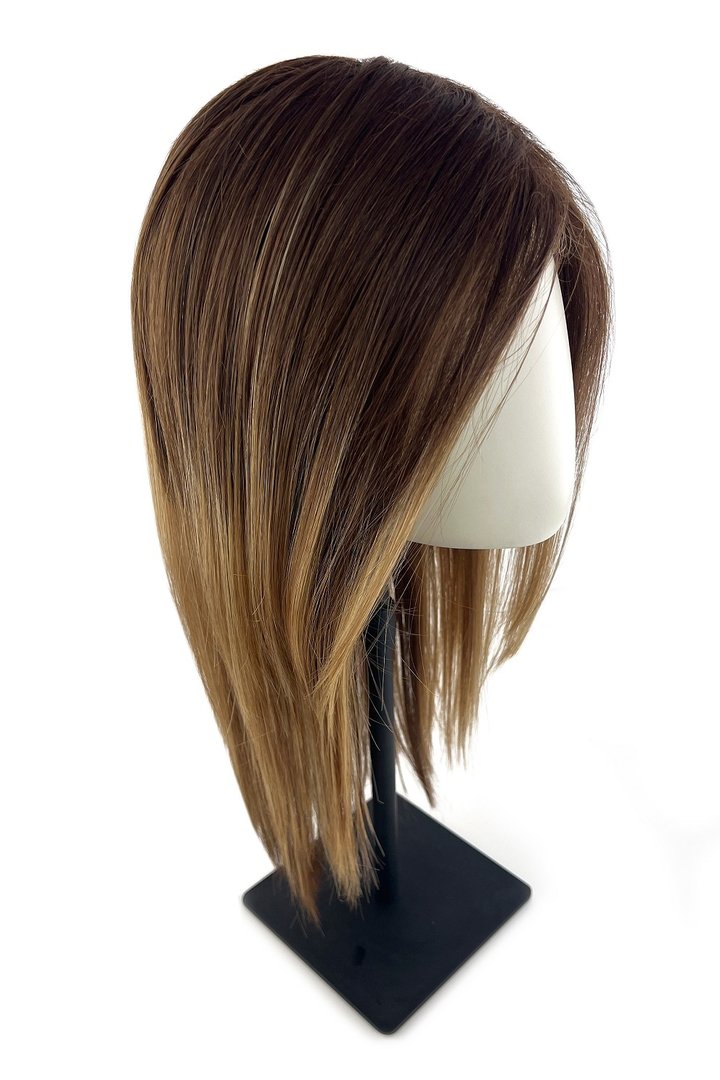Gisela Mayer Perücke: Hi Pauline Small (Lace Part+LF) 100% High Heat Fiber-Perücke-Gisela Mayer-Dark Blond Balayage-La Peruca