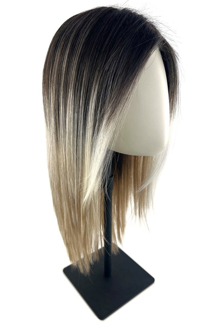 Gisela Mayer Perücke: Hi Emma (Lace Part) 100% High Heat Fiber-Perücke-Gisela Mayer-Pearl Blond Balayage-La Peruca