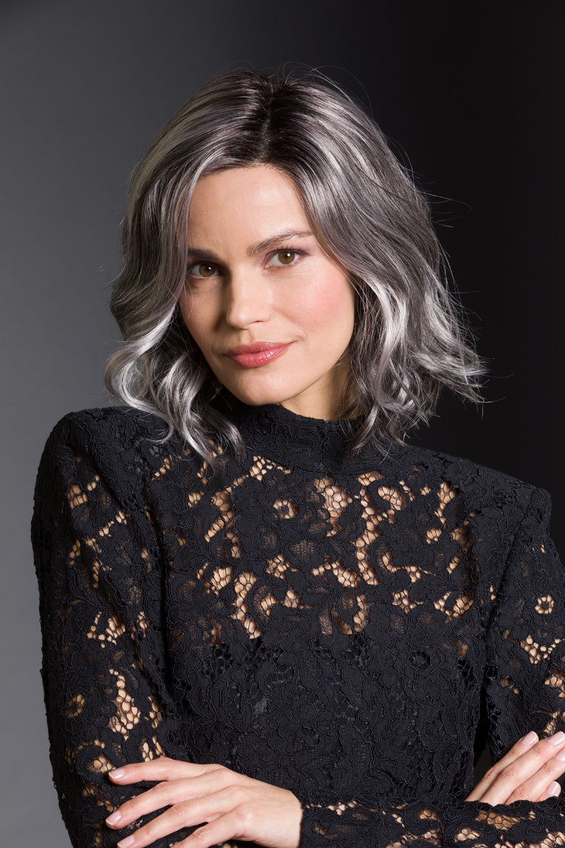 Belle Madame Perücke: Chiara SF (S/M)